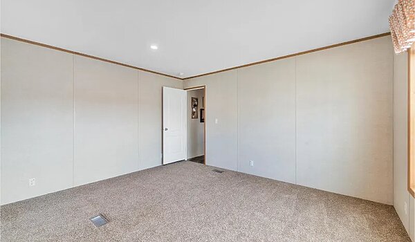 Essentials / L27618 Bedroom 116519
