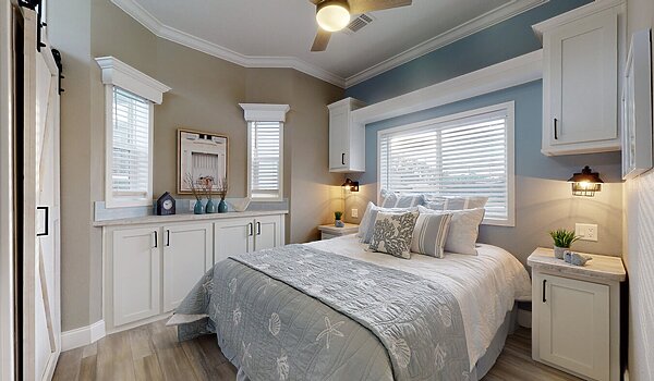 Hawk Elite / HB13381B Interior 121439