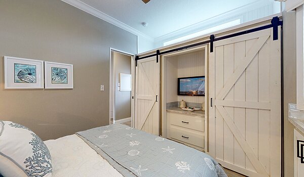 Hawk Elite / HB13381B Interior 121440