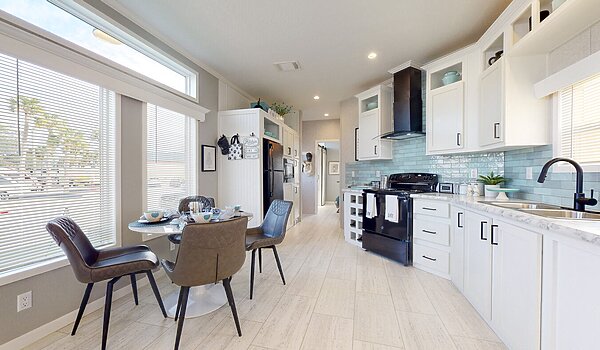 Lake Charles / LH13361B Interior 121450