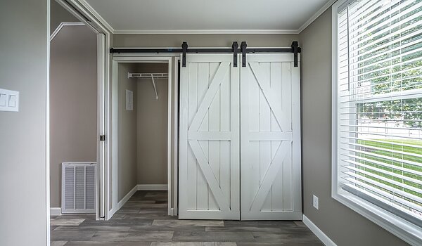 Eagle / 11351G Interior 121499