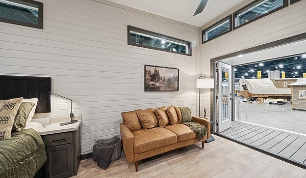 Eagle / 14361H Interior 121516