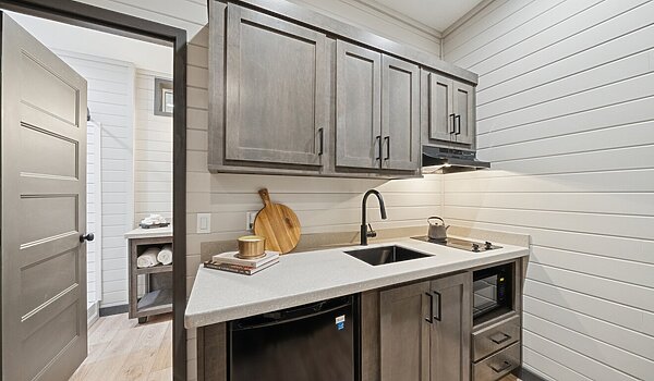 Eagle / 14361H Interior 121521