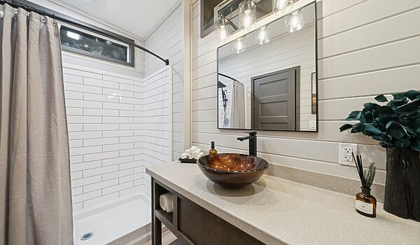 Eagle / 14361H Interior 121522