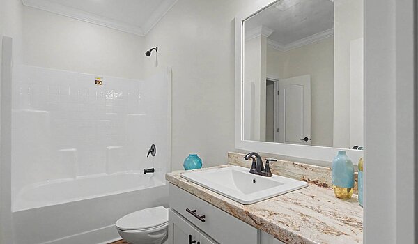 Classic Series DW / The Riverview 5036-62-3-32 3BR Bathroom 121707