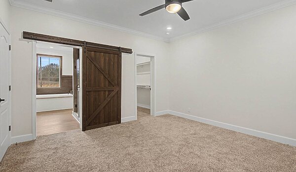 Classic Series DW / The Riverview 5036-62-3-32 3BR Bedroom 121701