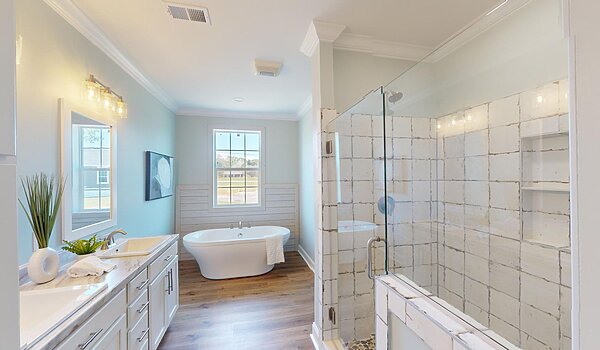 Classic Series DW / The Riverview 5036-72-4-32 4BR Bathroom 102093