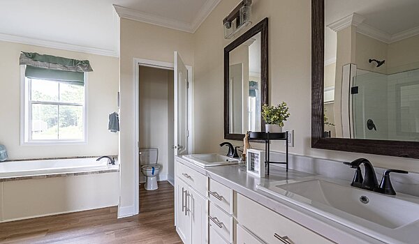 Essentials Series / The Maggie 623-84-4-32 V2 Bathroom 114130