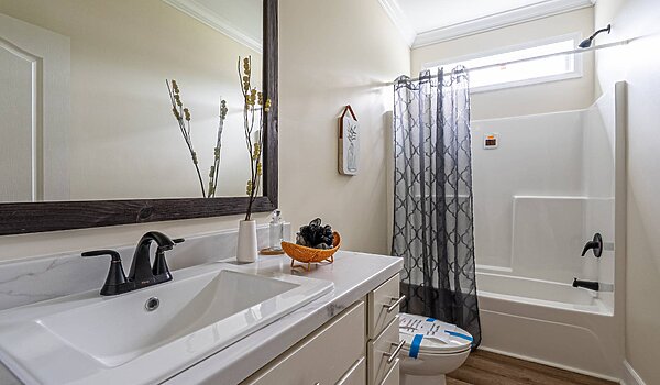 Essentials Series / The Maggie 623-84-4-32 V2 Bathroom 114132