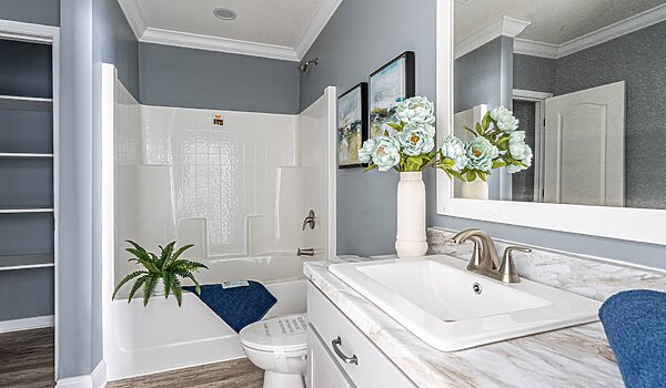 Classic Series DW / The Riverview 5036-62-3-32 3BR V2 Bathroom 114352