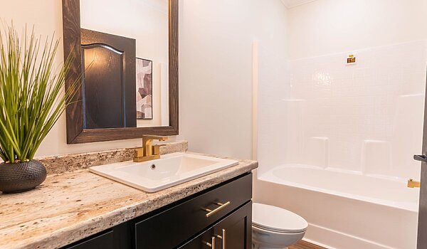 Prefab Series / The Tollison Creek 626-84-4-47 Bathroom 126292