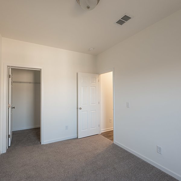 Blue Ridge MAX / Doughton Max 28 28523A Bedroom 54660