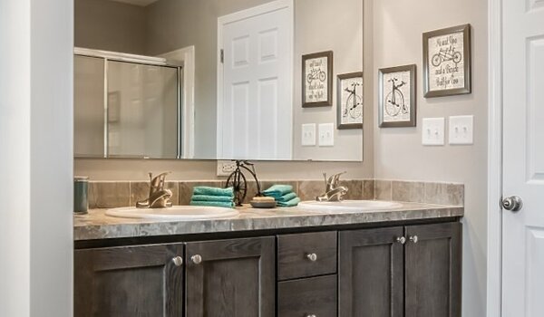 Blue Ridge MAX / Breckenridge Max 28 28643A Bathroom 136505