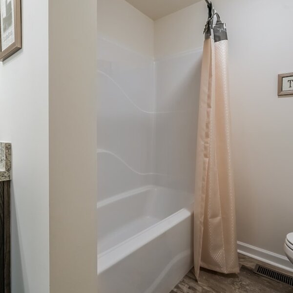 Blue Ridge MAX / Breckenridge Max 28 28643A Bathroom 136506