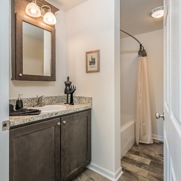 Blue Ridge MAX / Breckenridge Max 28 28643A Bathroom 136508