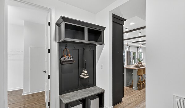 Blue Ridge MAX / Hayworth Max 32643B Interior 136581