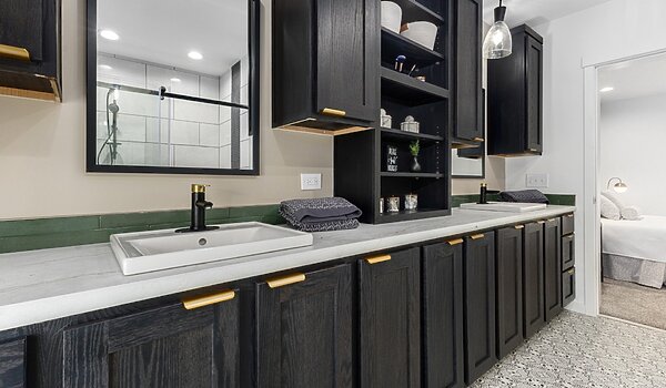Cornerstone (Mod) / 28643AM Bathroom 148080