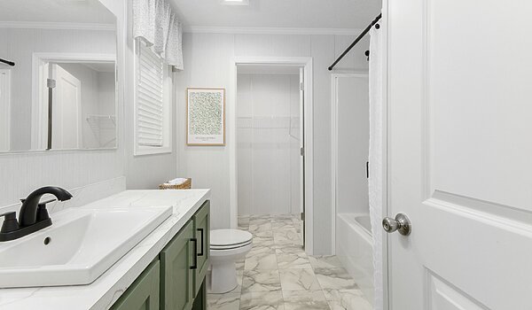 Eastland Concepts Singlewides / 16763L Bathroom 148252