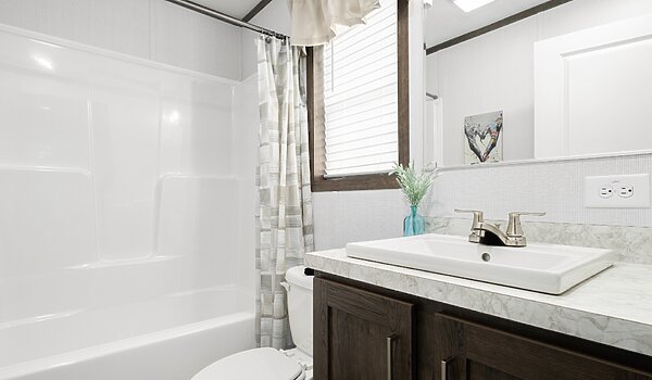 Eastland Concepts Singlewides / 16763D Bathroom 148279