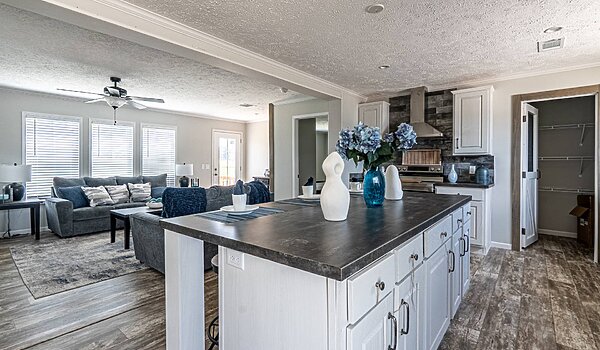 Estates Homes / The Big Easy 74EST28764AH Kitchen 114375