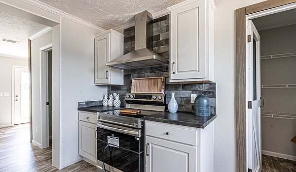 Estates Homes / The Big Easy 74EST28764AH Kitchen 114377