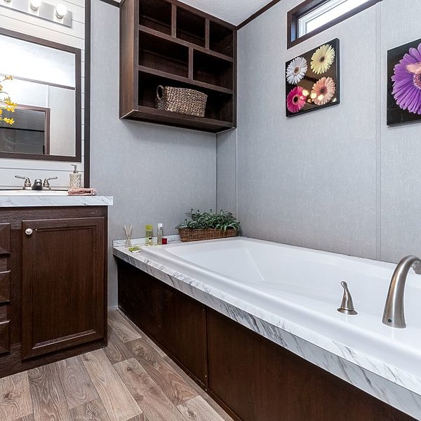 The Anniversary / 18 Islander 35ANN18763IH Bathroom 54291