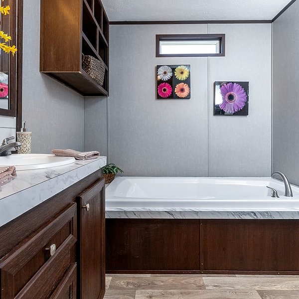 The Anniversary / 18 Islander 35ANN18763IH Bathroom 54292