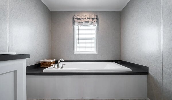 Savannah Living / Number One 37SAV28563AH Bathroom 144433