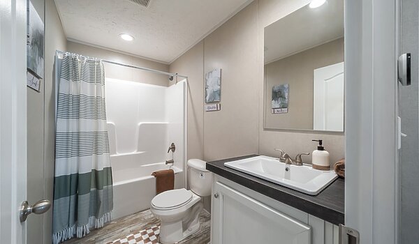 Savannah Living / Benjamin 37SAV28483BH Bathroom 144049