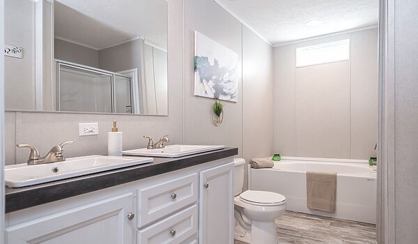 Savannah Living / Benjamin 37SAV28483BH Bathroom 144050