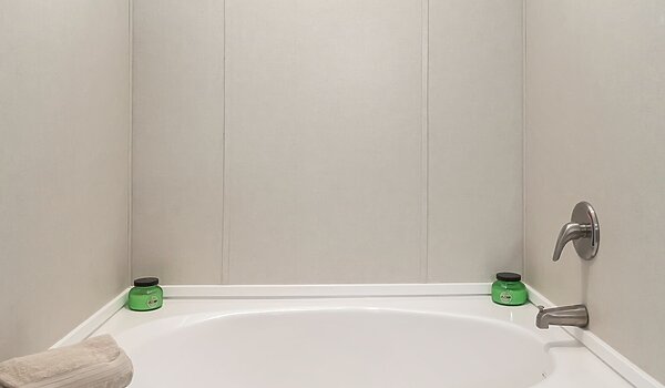 Savannah Living / Benjamin 37SAV28483BH Bathroom 144052