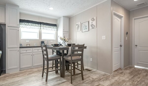 Savannah Living / Benjamin 37SAV28483BH Interior 144046