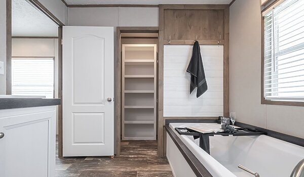 Savannah Living / Riverhaven 37SAV16763BH Bathroom 144438