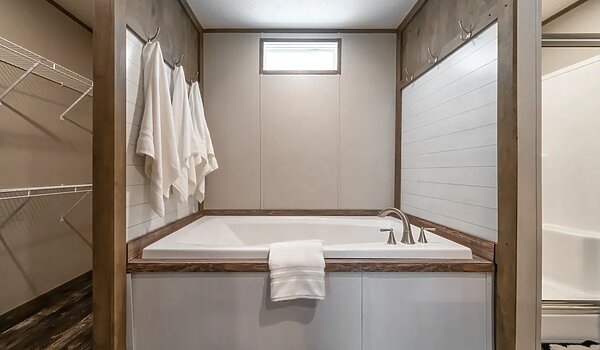 Promotional / Anniversary Entertainer 37ANN16763EH Bathroom 144505