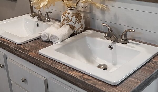 Promotional / Anniversary Entertainer 37ANN16763EH Bathroom 144503