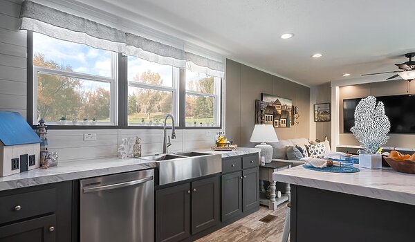 Savannah Living / The Driftwood 37SAV16763TH Kitchen 143989