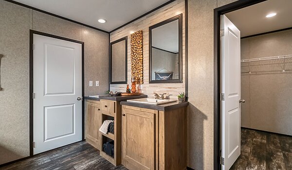 Savannah Living / The Tributary 37SAV32563AH Bathroom 144097