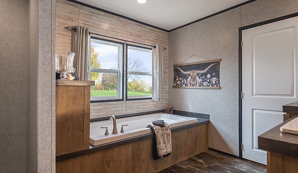 Savannah Living / The Tributary 37SAV32563AH Bathroom 144100