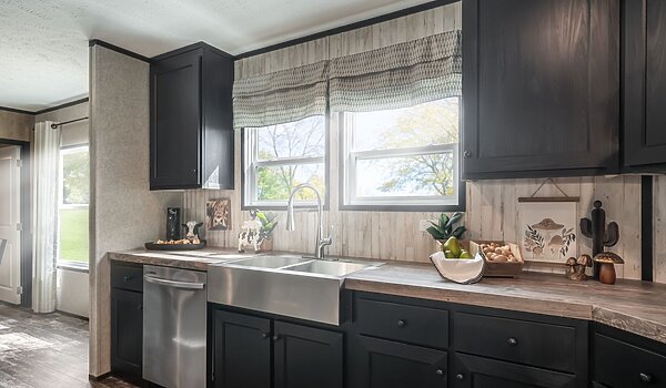 Savannah Living / The Tributary 37SAV32563AH Kitchen 144082