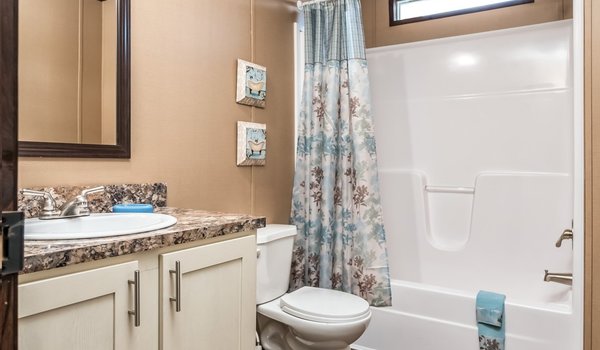 Commander / The Wood Duck Bathroom 8120
