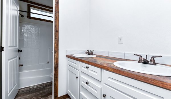 Schult / The Lily-Mae Bathroom 27949