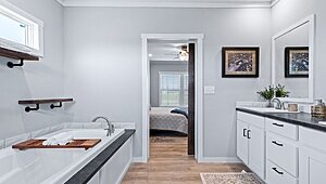 Alpine Series / The Denali 32SAP32683AH Interior 120069