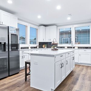 Alpine Series / The Olympus 32SAP32744B Interior 120072