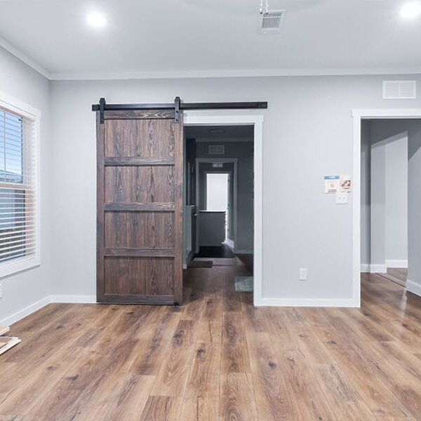 Alpine Series / The Olympus 32SAP32744B Interior 120076