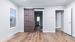 Alpine Series / The Olympus 32SAP32744B Interior 120076