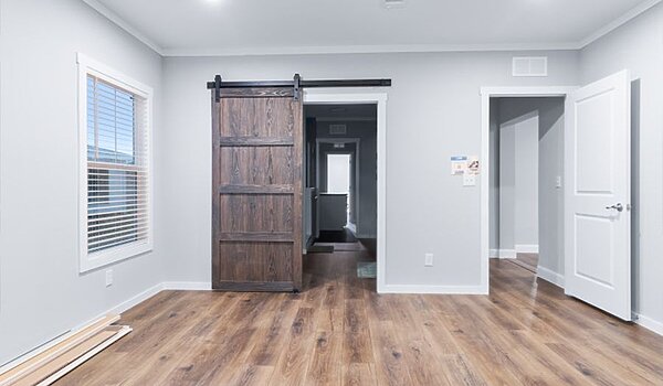 Alpine Series / The Olympus 32SAP32744B Interior 120076