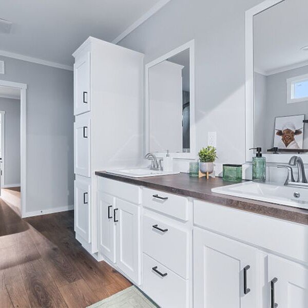 Alpine Series / The Olympus 32SAP32744B Interior 120077