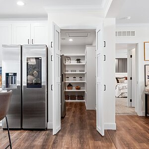 COMING SOON / The Iron Peak 32SAP32644AH Interior 132747