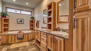 Showcase MW / The Forest Heights 32' Bathroom 29637