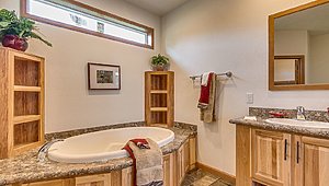 Showcase MW / The Forest Heights 32' Bathroom 29638